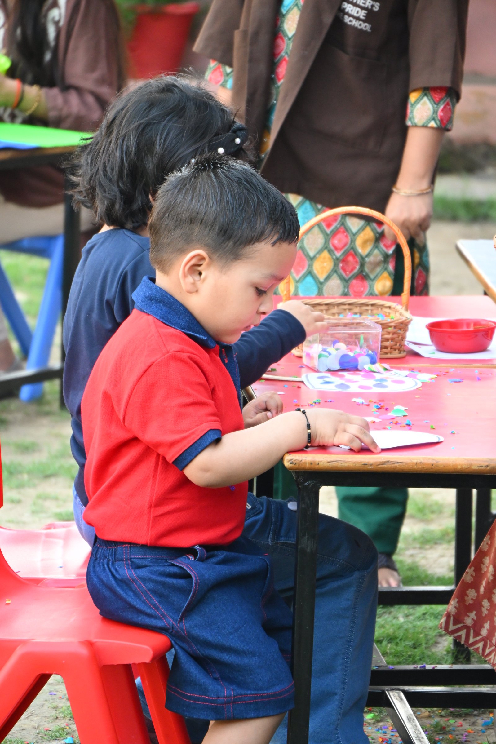 Prep school children reading